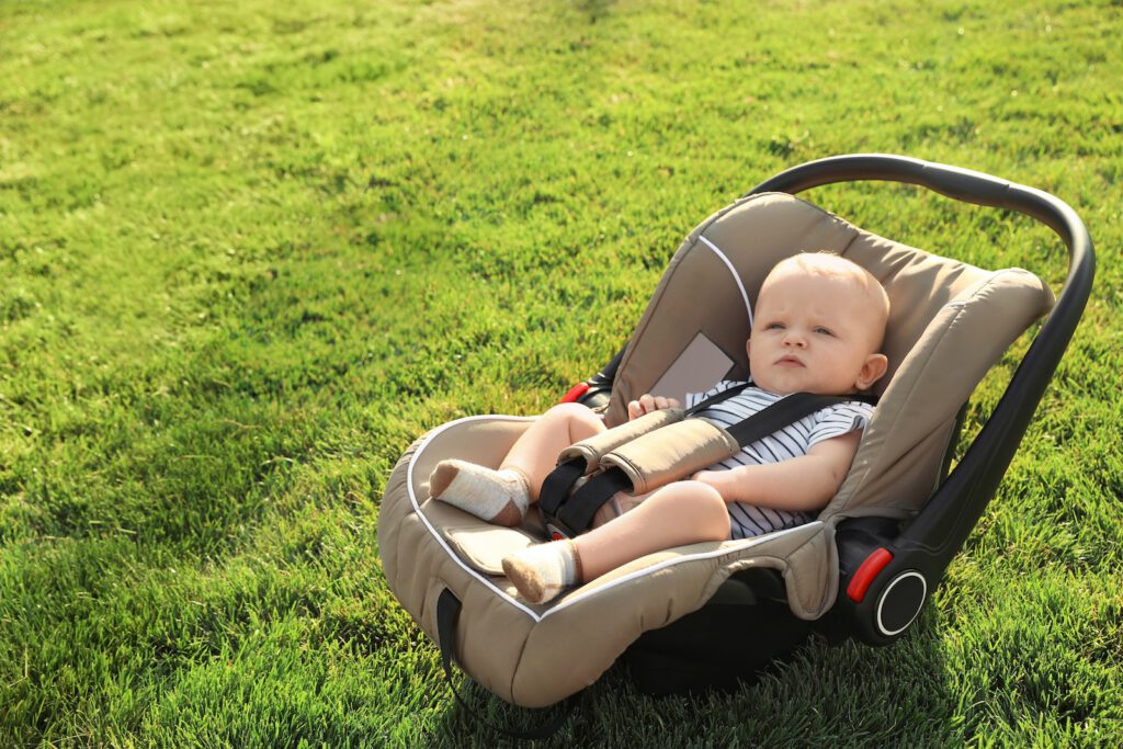 Baby in Babyschale